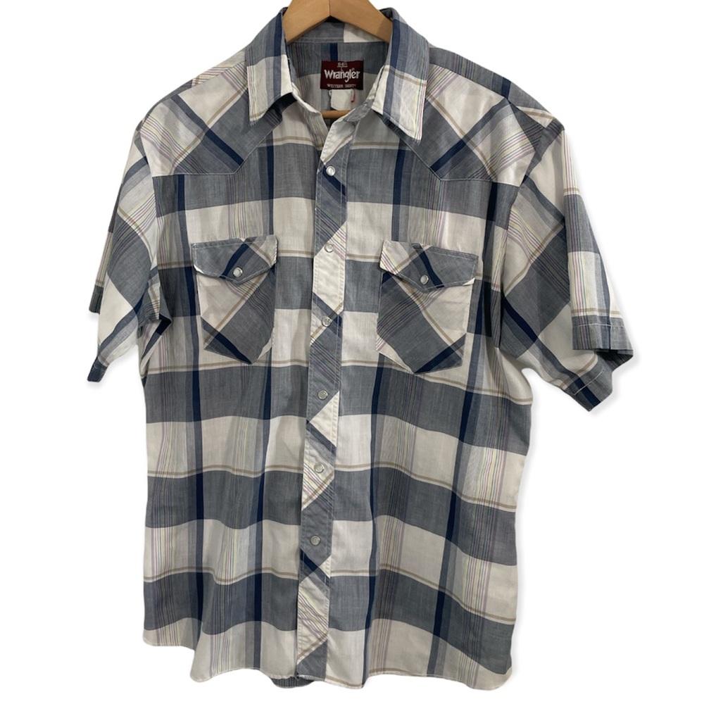 Vintage Wrangler Western Pearl snap button down shirt. Lightweight short sleeve